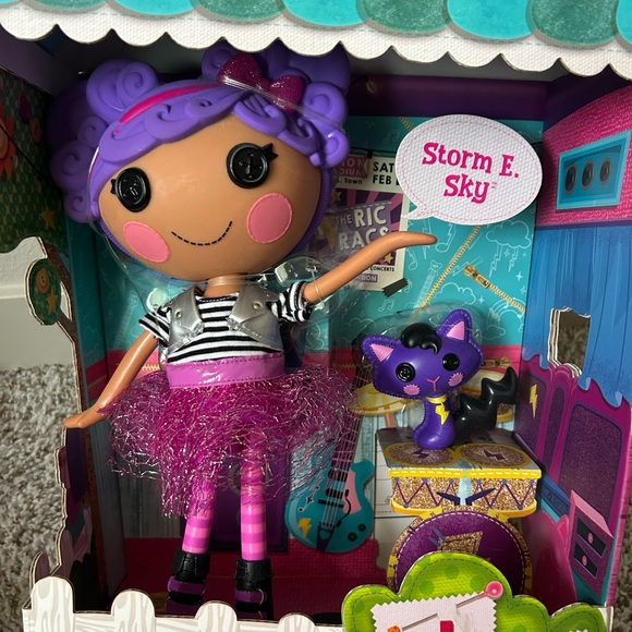 Dollhouse with Storm E Sky Purple Doll and Pet
